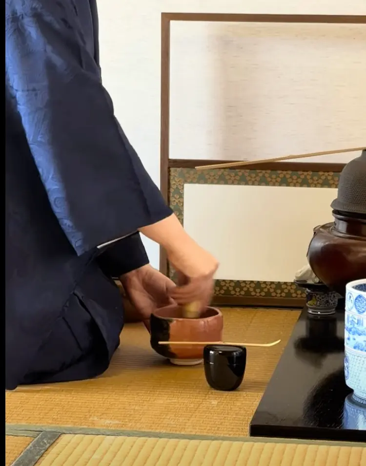 お茶を点てる